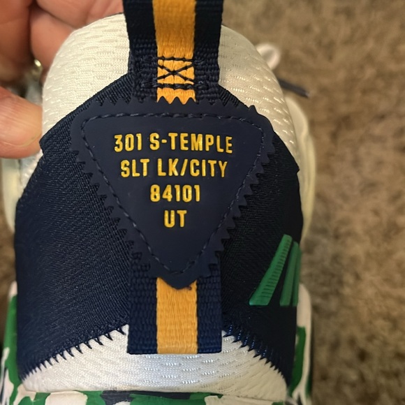 Limited addition Don Issue 3 Donavan Mitchell Adidas US 11 EUC - Picture 5 of 11